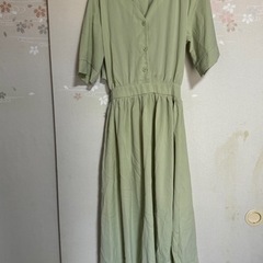 背中見せ服ワンピース