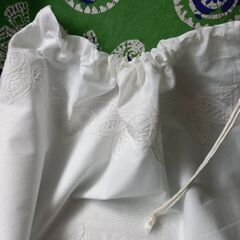 【未使用】レース飾り　きんちゃく型大型　ランドリー入れの画像