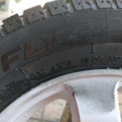 【良品】走行１０００ｋｍ未満　軽自動車　２０２３年製　スタッドレス　アルミの画像