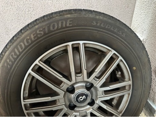 週末限定　15インチ　スタッドレスタイヤ付き。