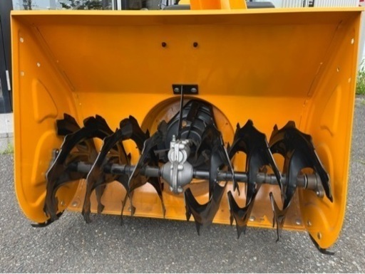 冬場に活躍！自走クローラー式除雪機