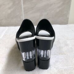 ヒールの高いお洒落サンダル（女性用）の画像