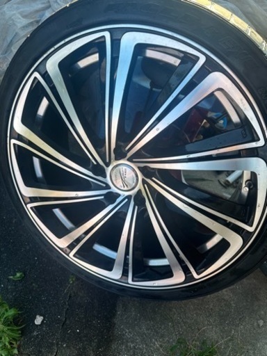 車のパーツ タイヤ、ホイール