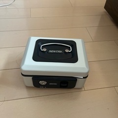 【早い者勝ち！！】訳あり金庫(小)