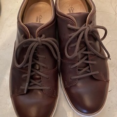 靴 革
スニーカー