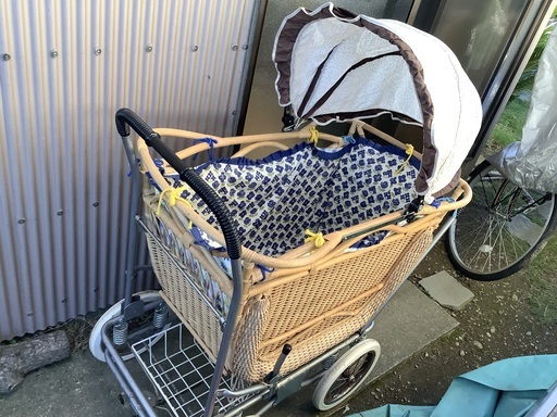 藤の乳母車
