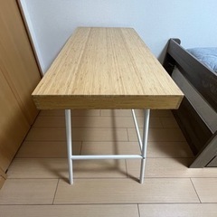 デスク・テーブルの画像