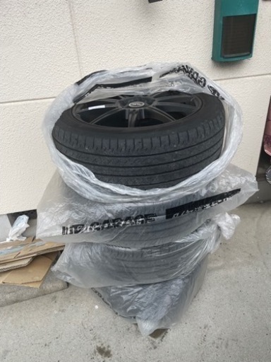 車のパーツ タイヤ、ホイール