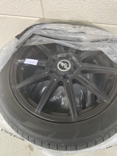 車のパーツ タイヤ、ホイール