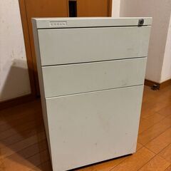 白キャビネット（３引出し）