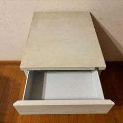 白キャビネット（３引出し）の画像