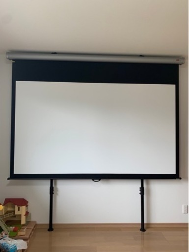 決まりました　プロジェクタースクリーン　100インチ　OSスクリーン　突っ張り棒付き