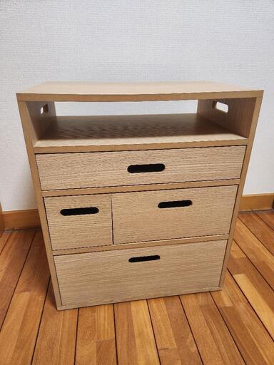 高さ５３センチの物入れ