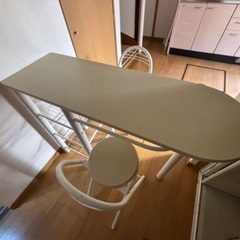 カウンターテーブルとイスのセット