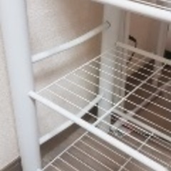 カウンターテーブルとイスのセットの画像