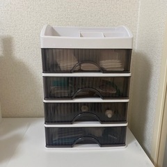 プラスチック4段ミニチェスト。