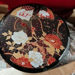 一見高級そうな食器の画像