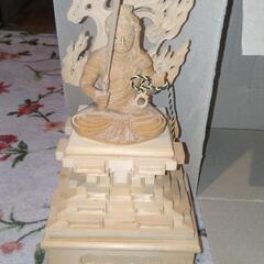 不動明王坐像檜彫りの画像