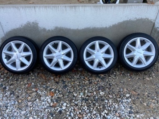 車のパーツ タイヤ、ホイール