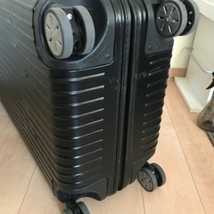 リモワ　スーツケースの画像
