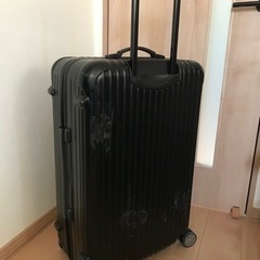 リモワ　スーツケースの画像