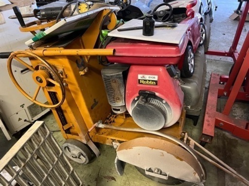 コンクリートカッター　はつり機付き