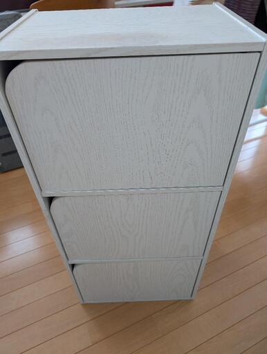 カラーボックス　扉付き