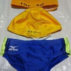 mizunoの120㎝男児水着と水泳キャップ2枚