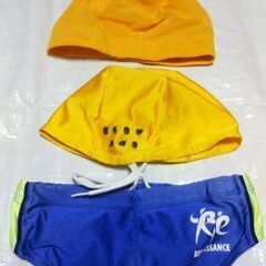 mizunoの120㎝男児水着と水泳キャップ2枚の画像