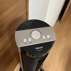 木目調　スリム型扇風機の画像