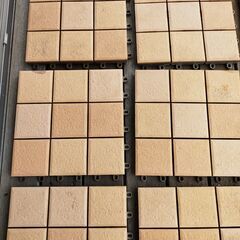 ♪ジョイントタイル屋外用♪TOTO♪30cmX30cm、12枚♪タイルカーペット♪ベランダ、敷物、床♪中古品♪の画像
