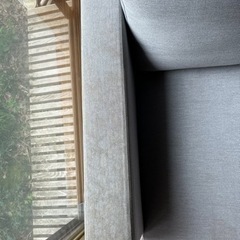グレー　ソファー　2人掛け　3人でも座れますの画像