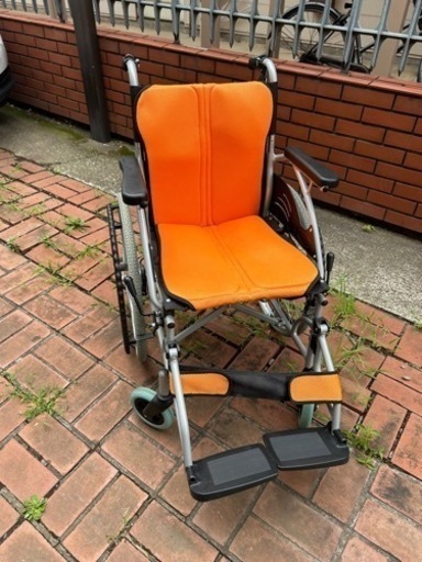 お引渡し先決定
【美品】ケアテックジャパン ハピネス 定価108,900円（税込 ） 車椅子 折りたたみ 軽量