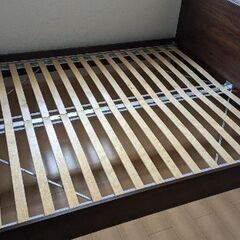 IKEA クイーンサイズ　ベッドフレーム＋マットレスの画像