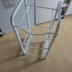 中古ウォーターサーバーラックの画像