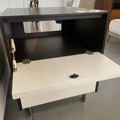ナイトテーブル　大塚家具の画像