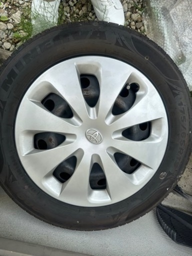 車のパーツ タイヤ、ホイール