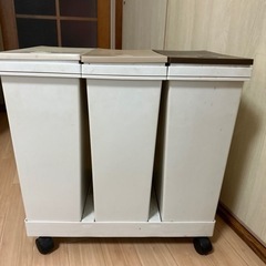 分別コロ付きゴミ箱の画像
