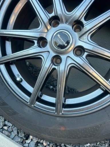 車のパーツ タイヤ、ホイール