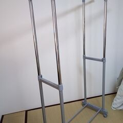 【終了】差し上げます：中古：ニトリの伸縮ハンガーラックの画像