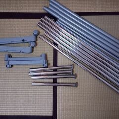 【終了】差し上げます：中古：ニトリの伸縮ハンガーラックの画像