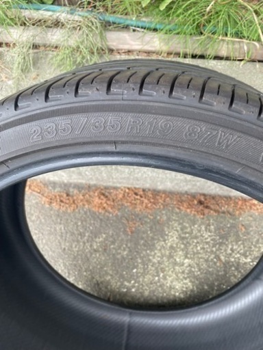 車のパーツ タイヤ、ホイール