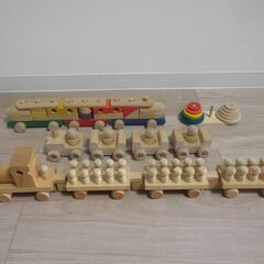 木製知育玩具　汽車など4点まとめて