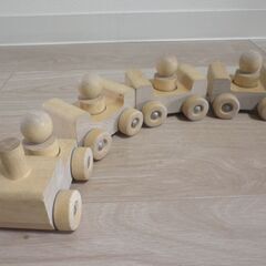 木製知育玩具　汽車など4点まとめての画像