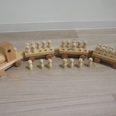 木製知育玩具　汽車など4点まとめての画像
