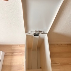 ゴミ箱 ホワイトグレーの画像