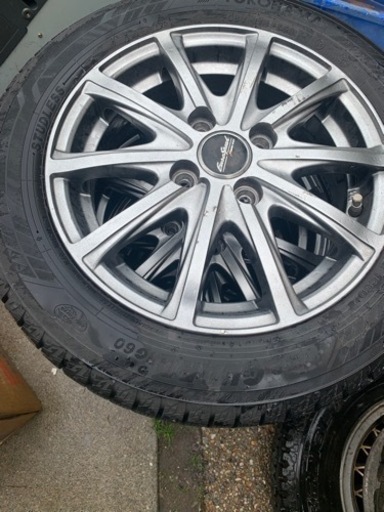 車のパーツ タイヤ、ホイール