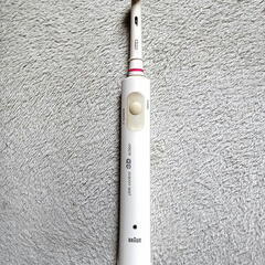 【Braun電動歯ブラシ】　(ジャンク扱いにします！かなり古いB...