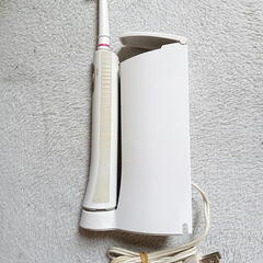 【Braun電動歯ブラシ】　(ジャンク扱いにします！かなり古いBraunの電動歯ブラシ)の画像