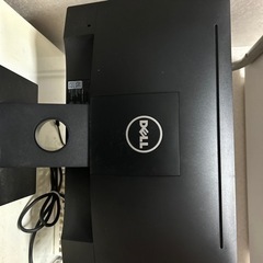 [決まりました]デスクトップモニター、キーボード、PCラックの画像